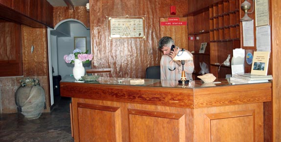 Το ξενοδοχείο Maistrali διαθέτει χώρο υποδοχής για την εξυπηρέτηση των φιλοξενούμενών του κατά τη διαμονή τους στη Σέριφο.