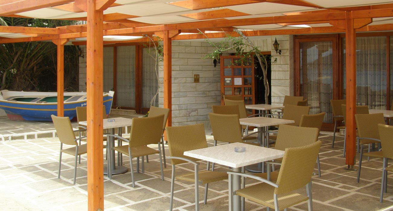 The exterior café of Maistrali, one of the ideal hotels in Serifos